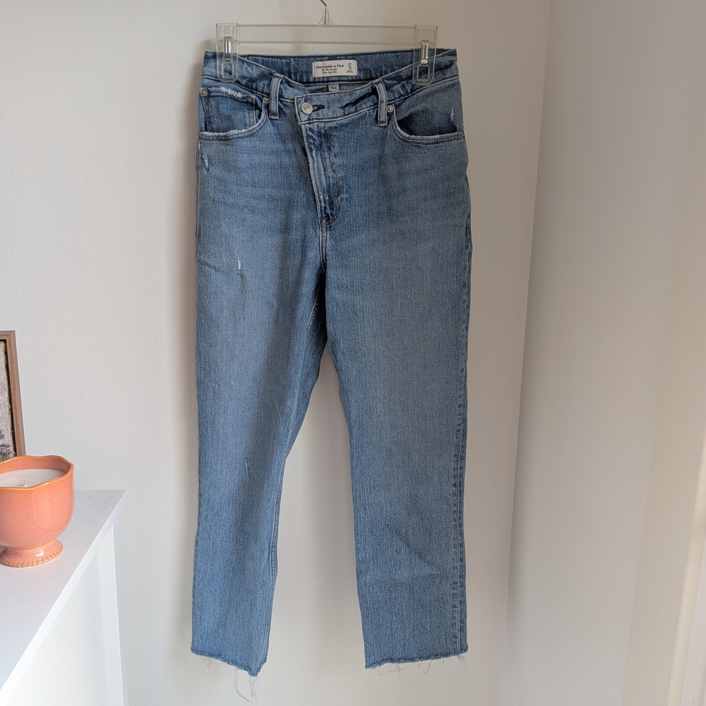 Abercrombie & Fitch 90s Ultra High Rise Curve Love Size 4/27 Raw Hem Denim